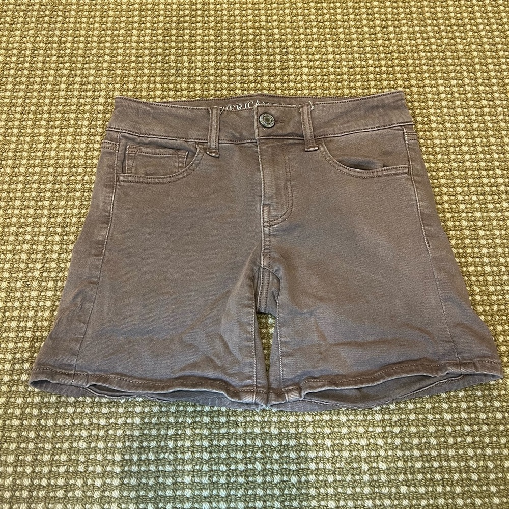 AMERICAN EAGLE Size 0 Lavender Midi Shorts